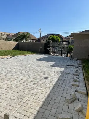 4bdrm House in Lake Side for sale