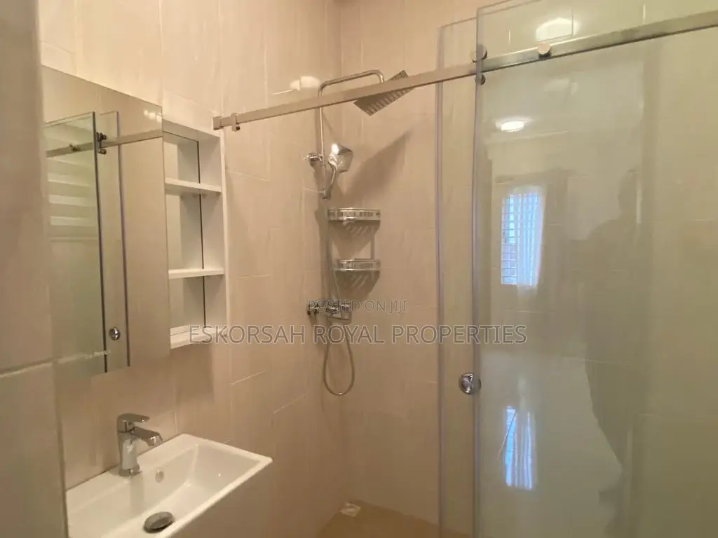 3bdrm House in New Legon, Lake Side Estate for sale