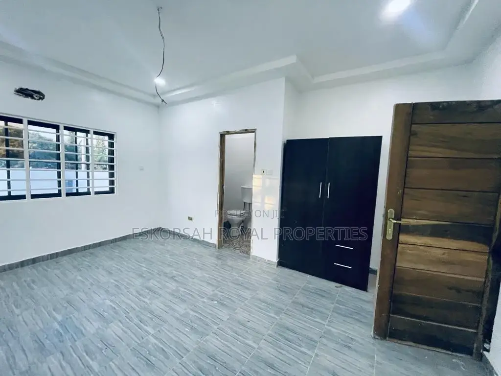 3bdrm House in Lake Side for sale