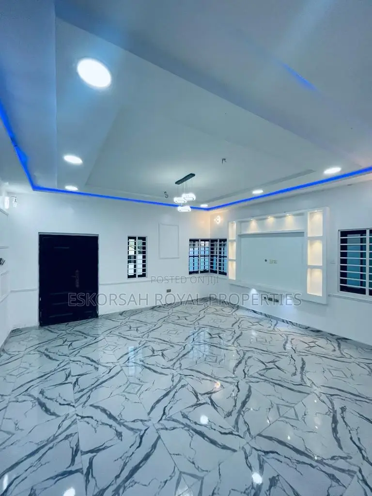 3bdrm House in Lake Side for sale