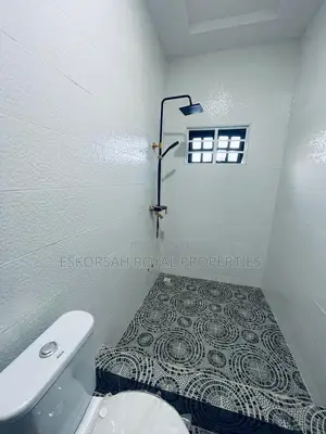 3bdrm House in Lake Side for sale