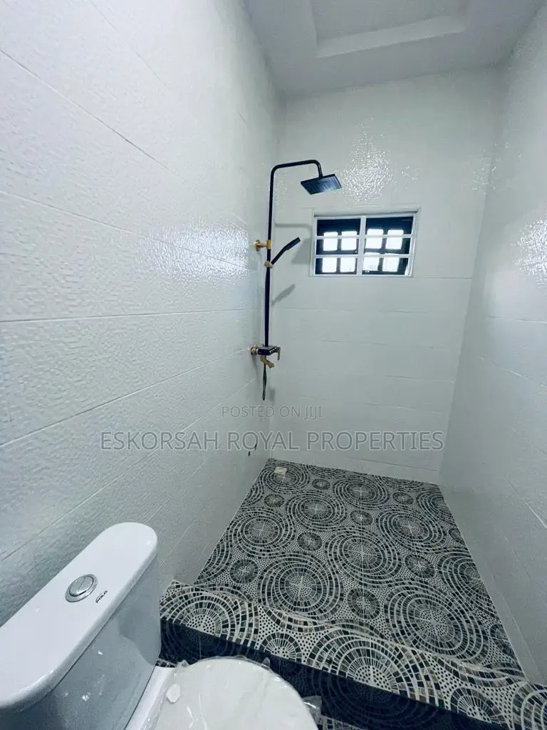 3bdrm House in Lake Side for sale