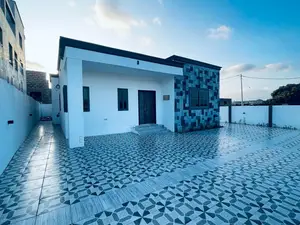 3bdrm House in Lake Side for sale