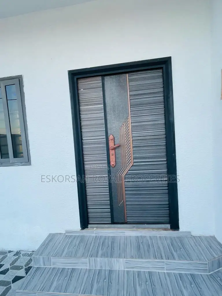 3bdrm House in Lake Side for sale