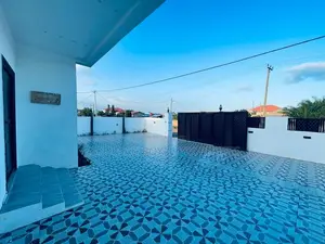 3bdrm House in Lake Side for sale