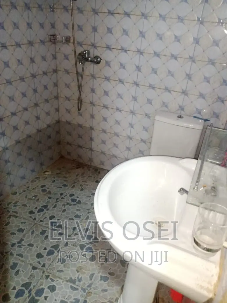2bdrm Apartment in Awoshie Alang for rent