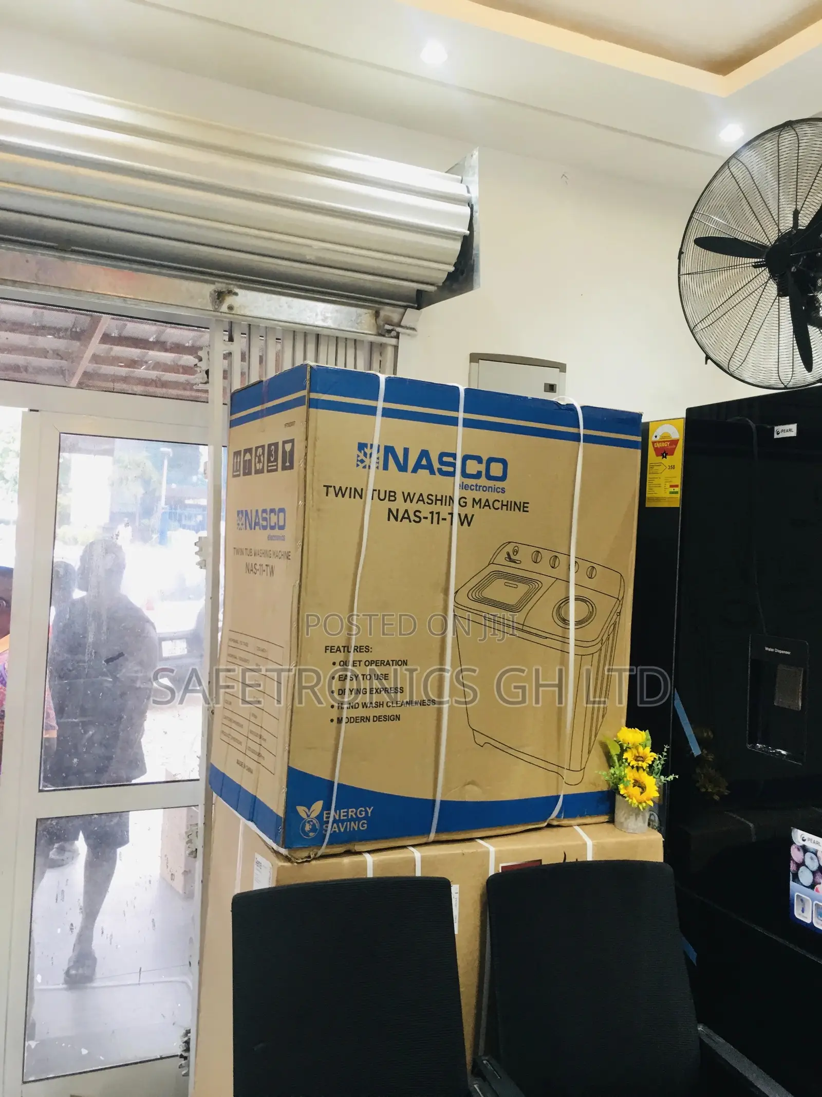 White/Red Washingmachine Topload Semiautomatic Nasco 
