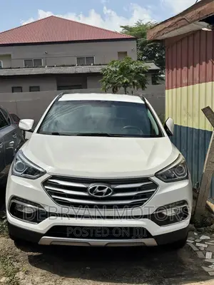 Hyundai Santa Fe SE FWD 2018 White