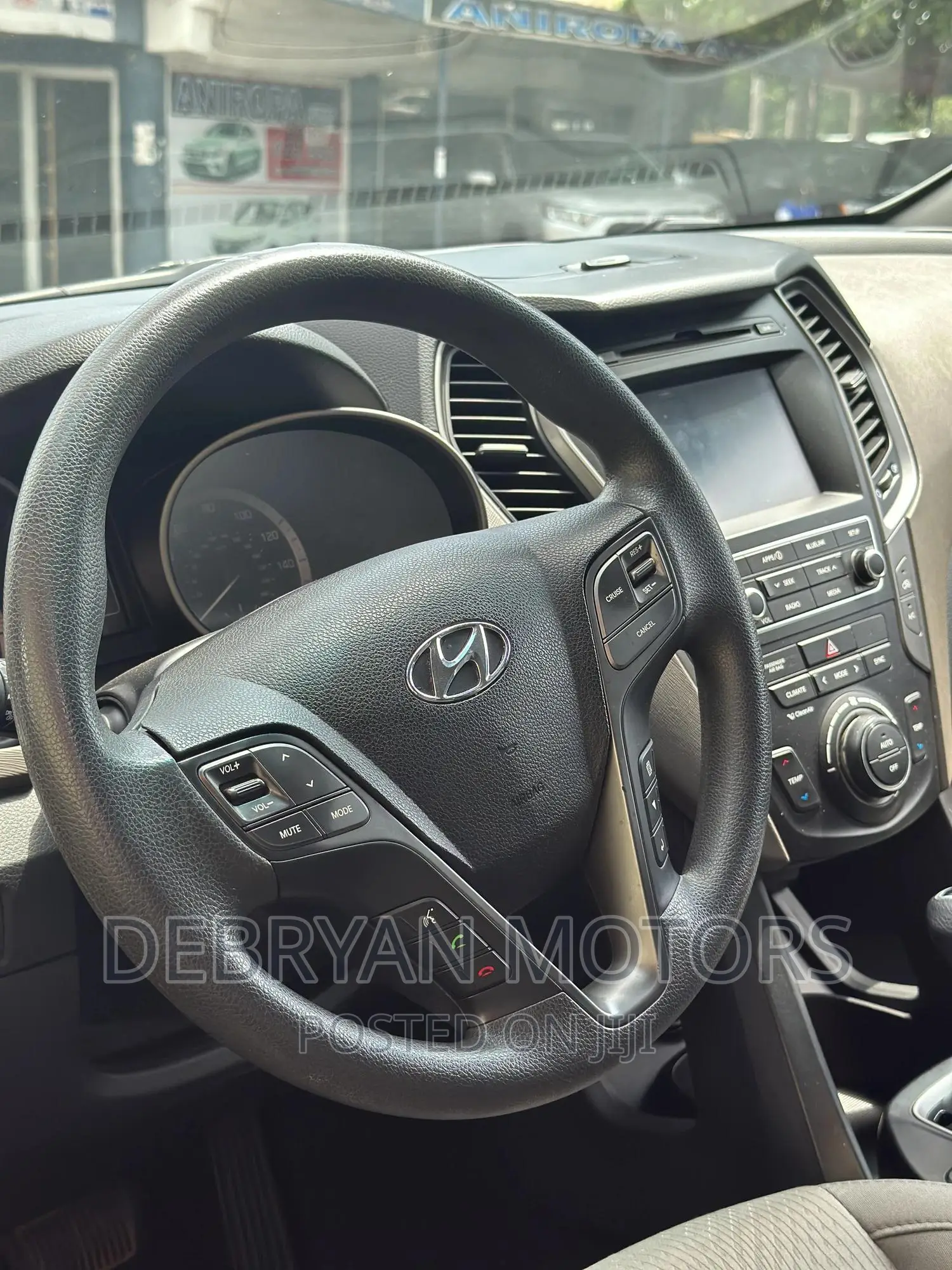 Hyundai Santa Fe SE FWD 2018 White