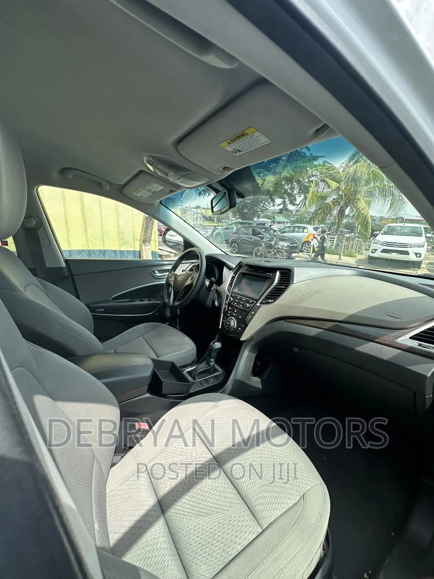Hyundai Santa Fe SE FWD 2018 White