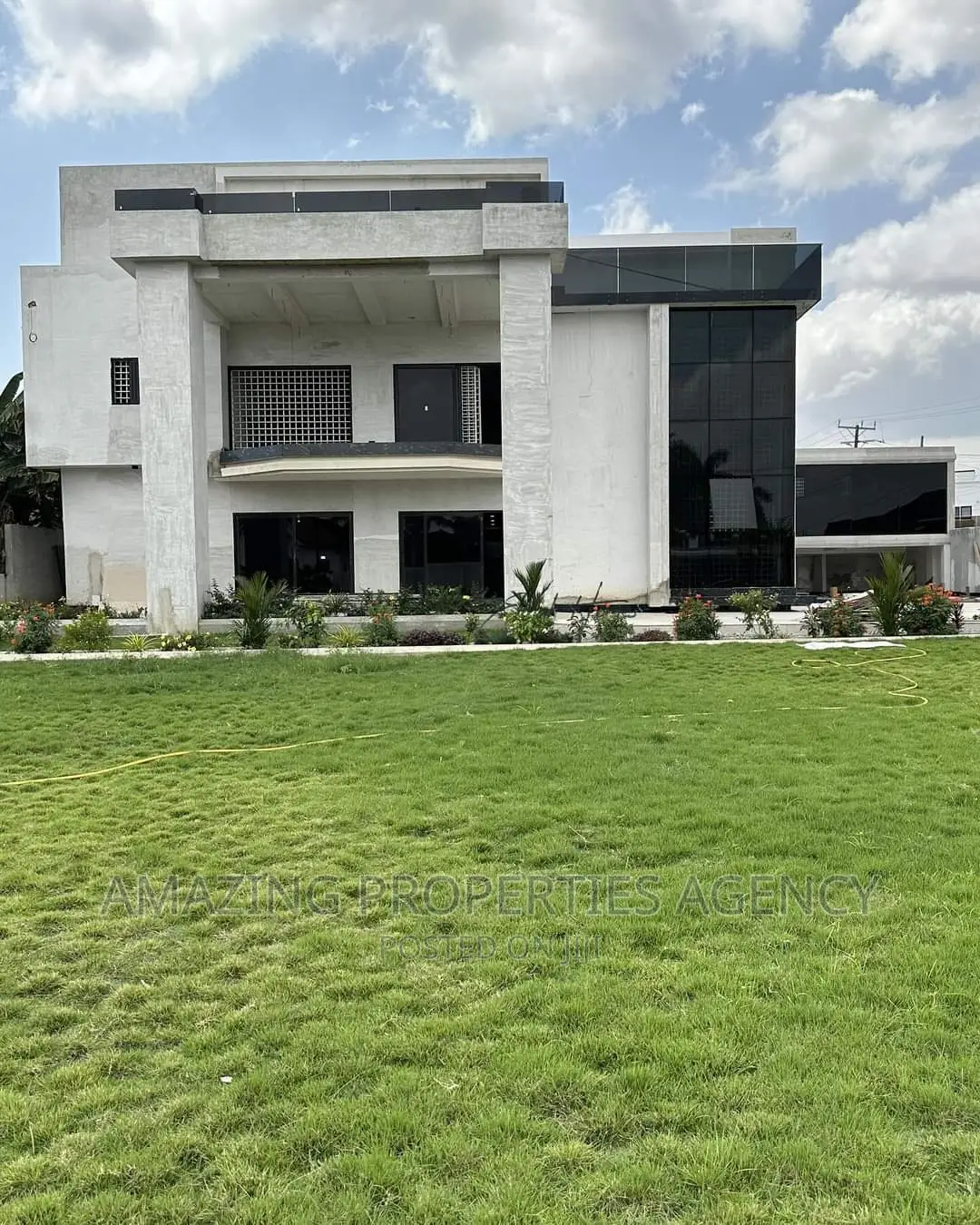 7bdrm House in 7 Bedroom Swim Pool  for sale