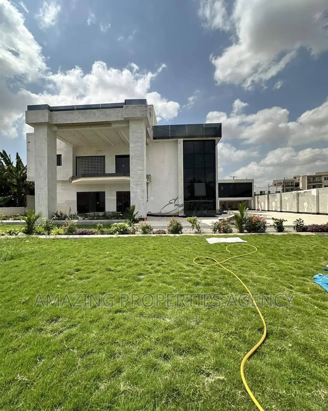 7bdrm House in 7 Bedroom Swim Pool  for sale