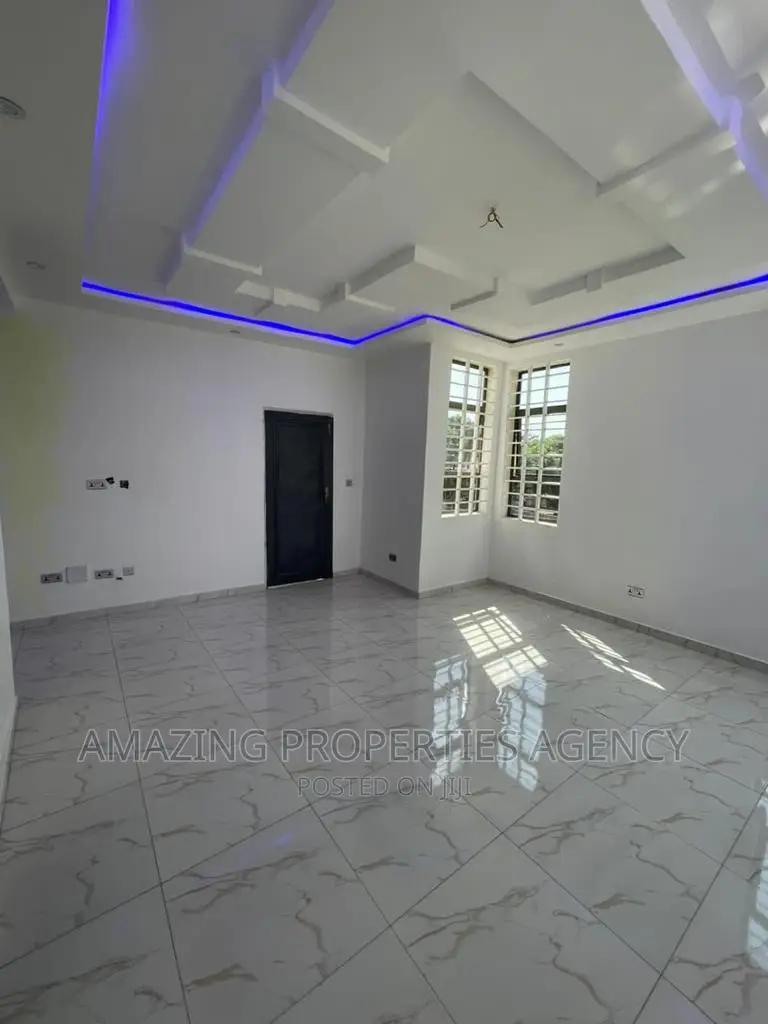 7bdrm House in 7 Bedroom Swim Pool  for sale