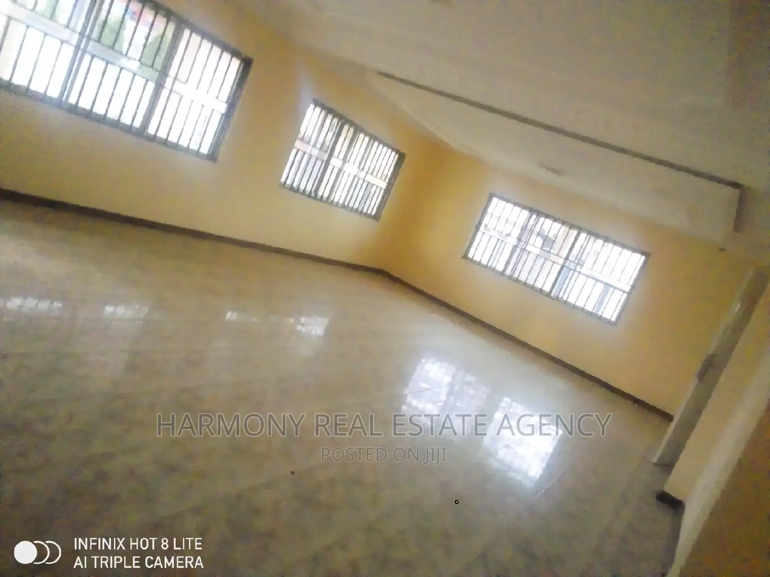 13bdrm House in Dzorwulu for rent