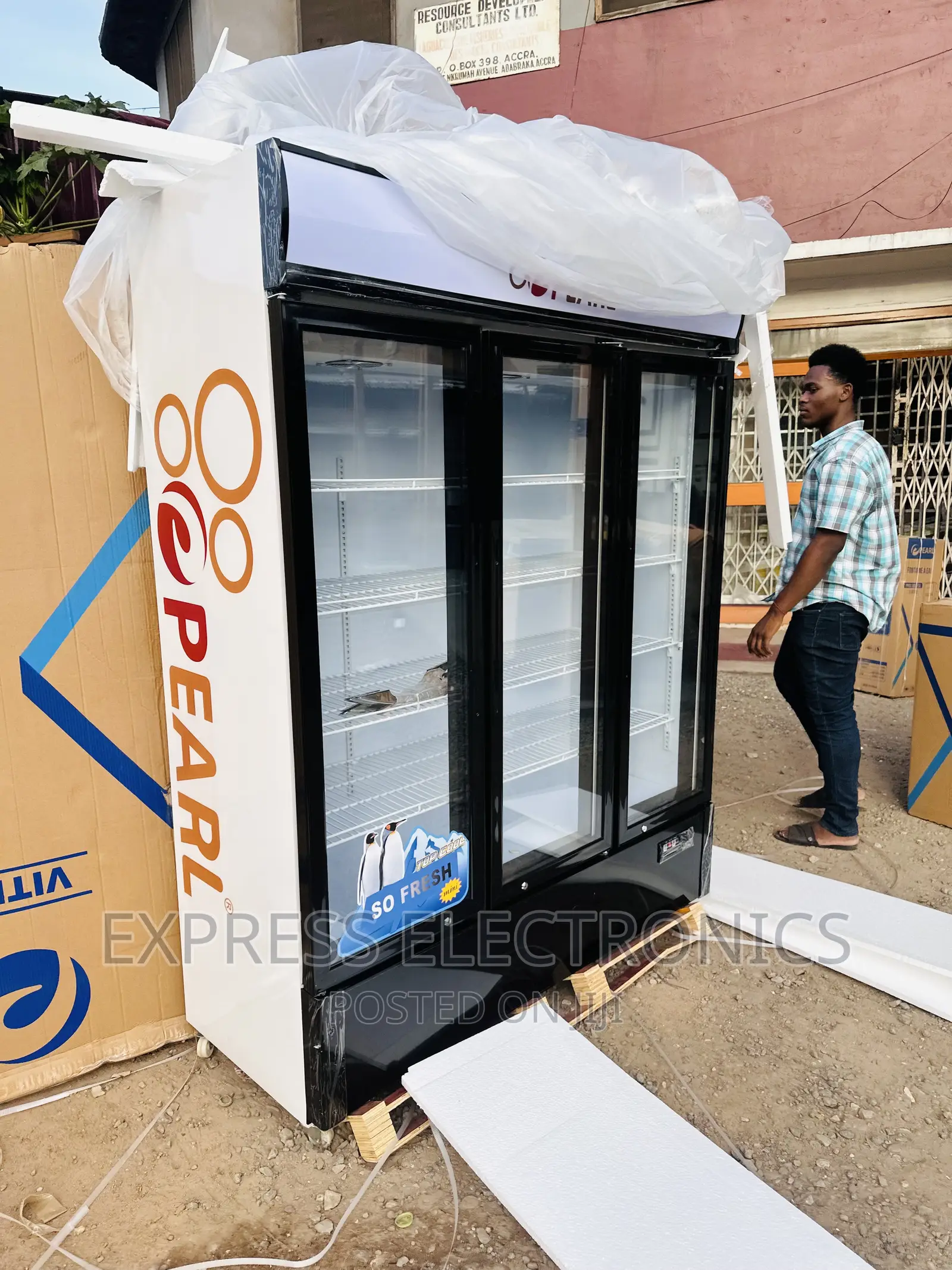Fan Assisted Cooling Display Fridge Pearl 3doors PVC-150