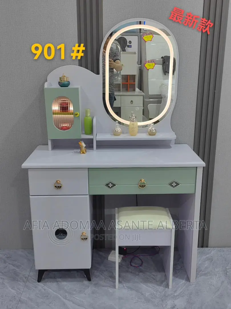 Luxury Vanity Dressing Mirror With LED Light