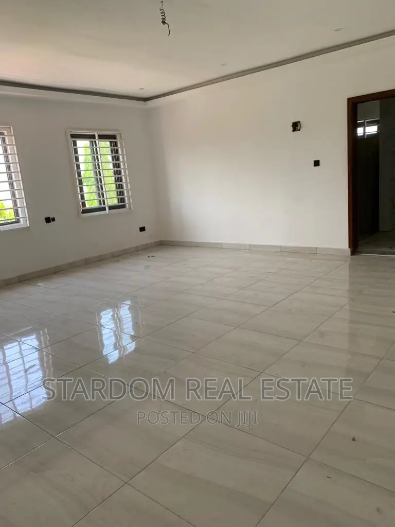 6bdrm Mansion in East Legon for sale