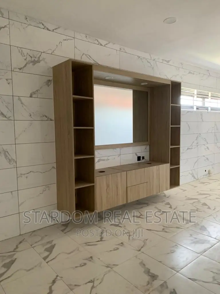 6bdrm Mansion in East Legon for sale