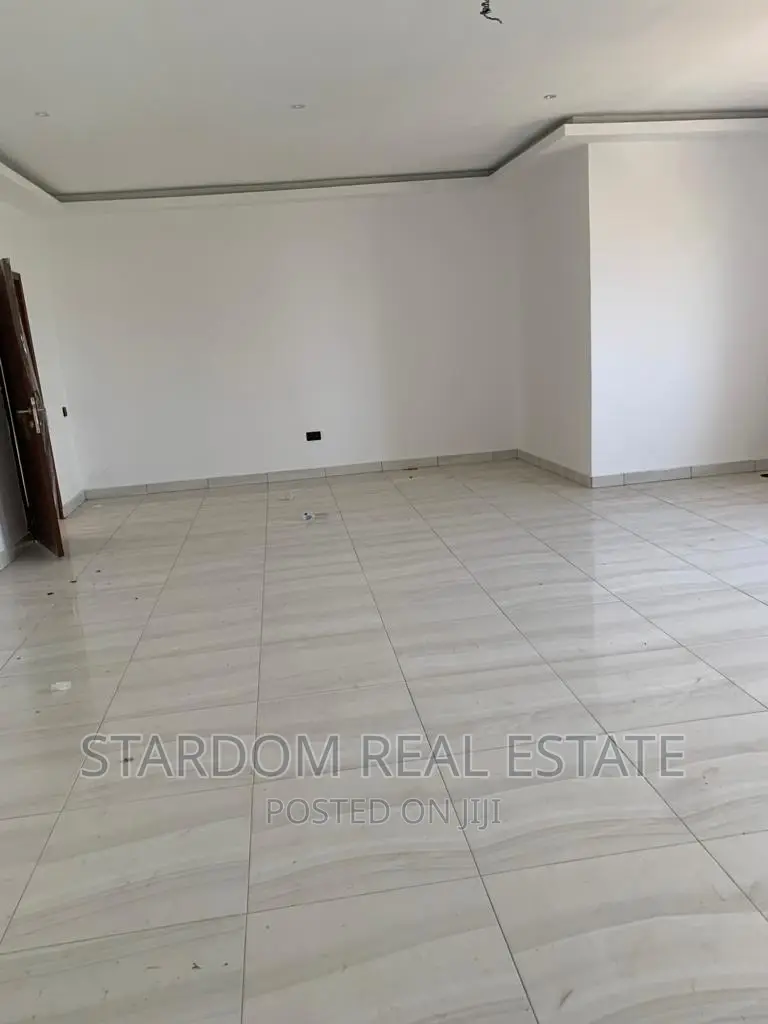 6bdrm Mansion in East Legon for sale