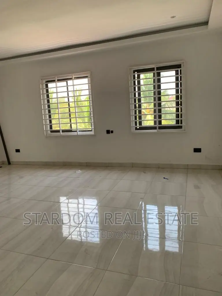 6bdrm Mansion in East Legon for sale