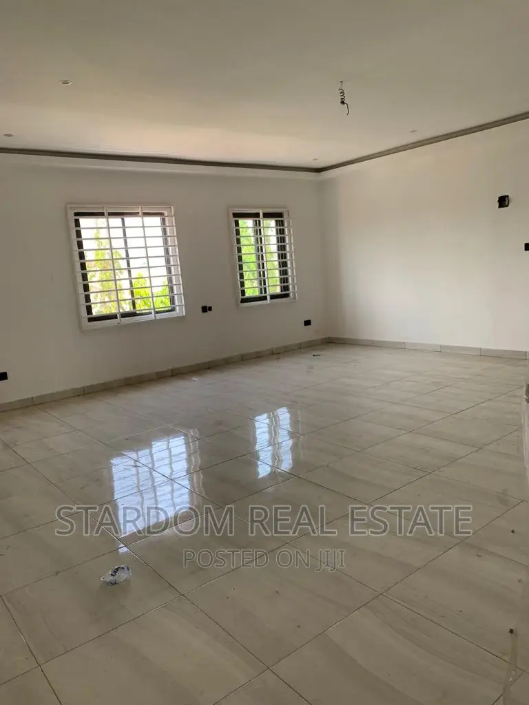 6bdrm Mansion in East Legon for sale