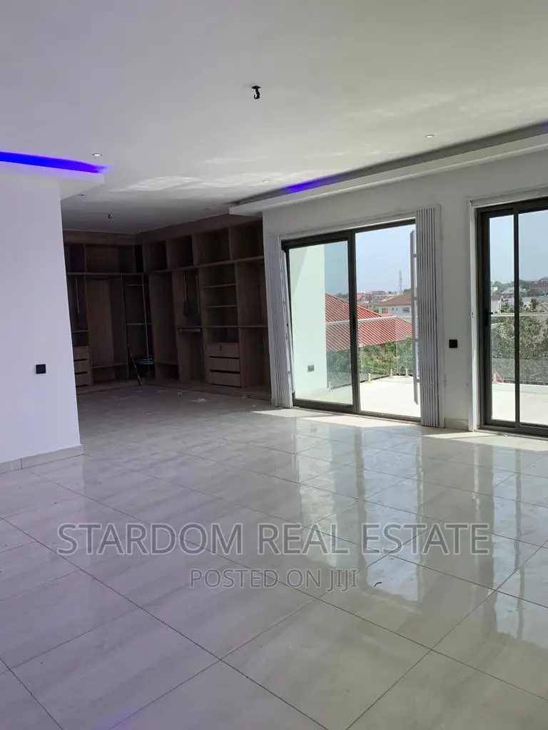 6bdrm Mansion in East Legon for sale
