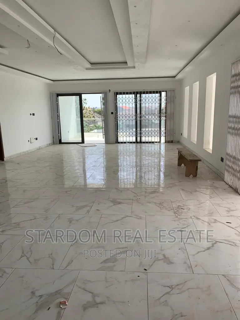 6bdrm Mansion in East Legon for sale
