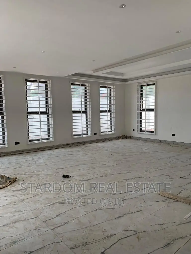 6bdrm Mansion in East Legon for sale