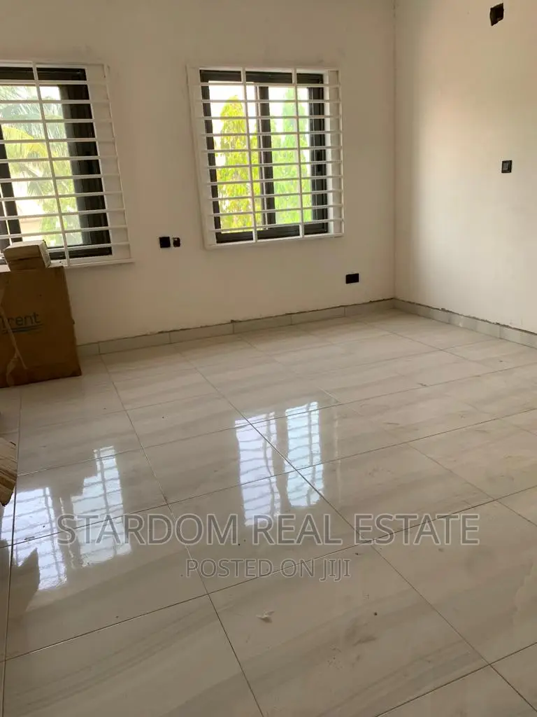 6bdrm Mansion in East Legon for sale