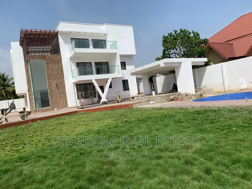 6bdrm Mansion in East Legon for sale