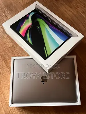 Laptop Apple MacBook Pro 2022 M2 8GB Apple M2 SSD 256GB