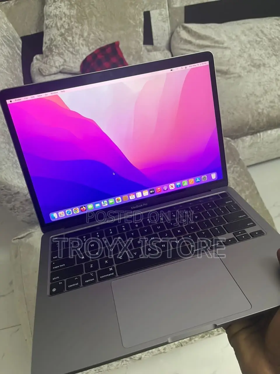 Laptop Apple MacBook Pro 2022 M2 8GB Apple M2 SSD 256GB
