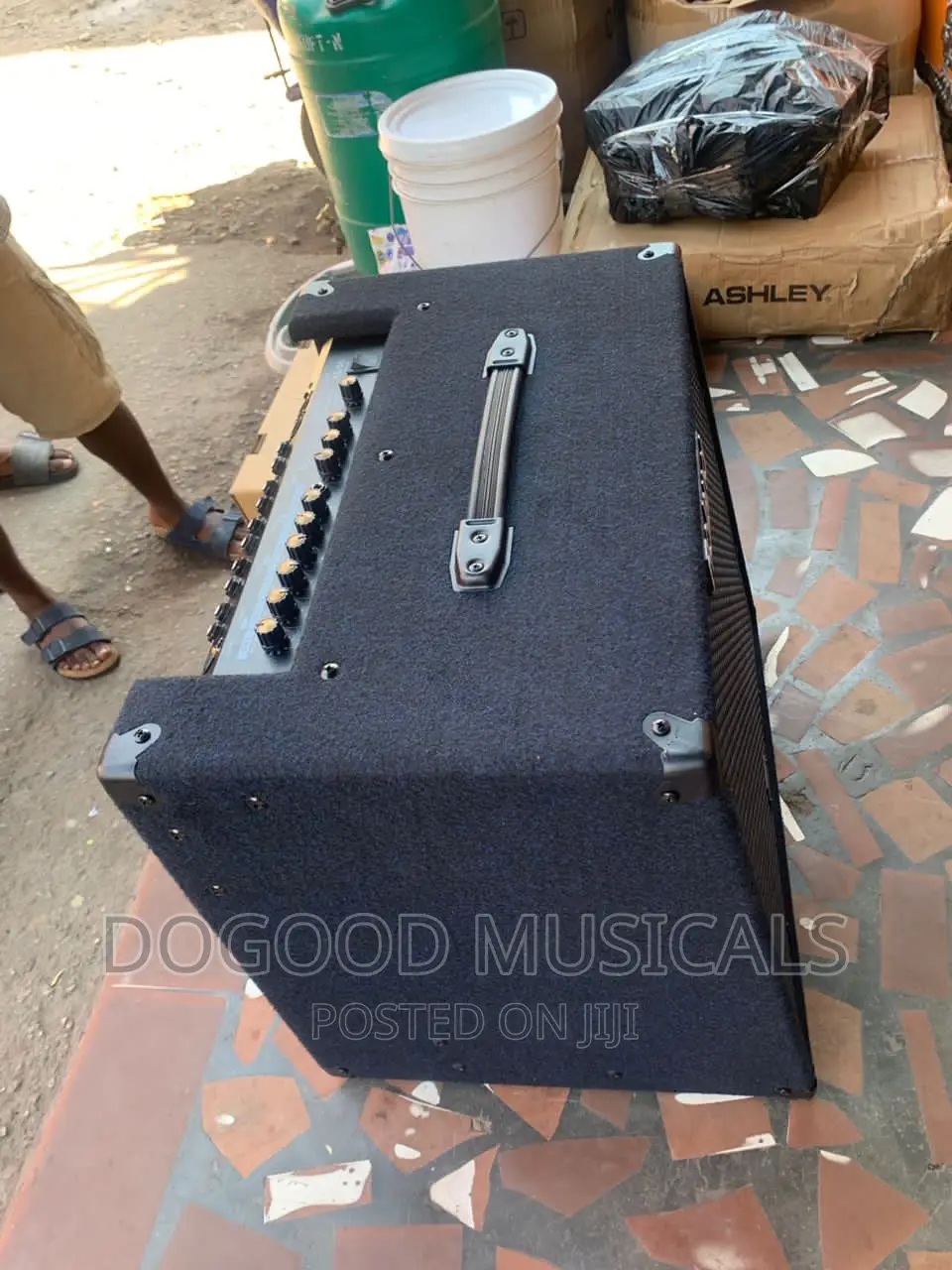 Roland Kc550 Keyboard Combo