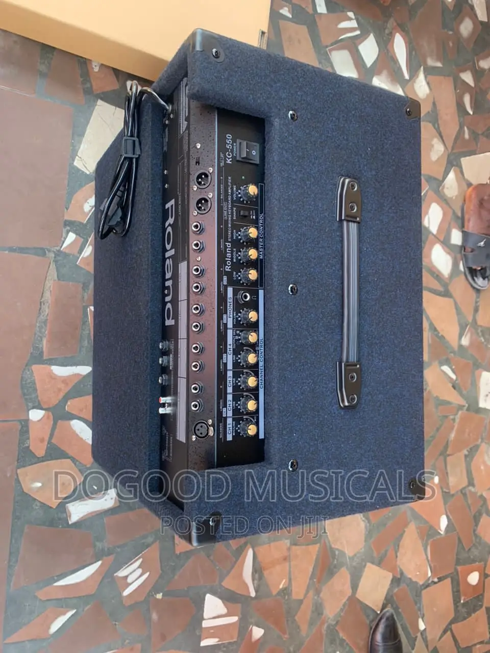 Roland Kc550 Keyboard Combo