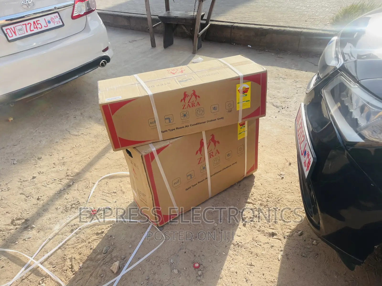 Non-Inverter Split R410 Gas Zara 1.5hp AC White