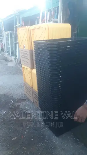 Greenmode Black/Yellow Container's