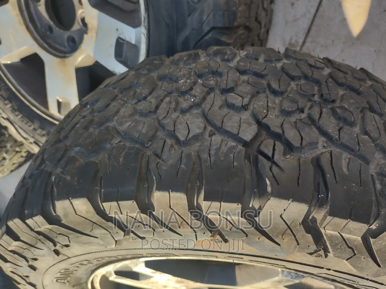 275/65 R18 Long Range Tyres With Original Rim