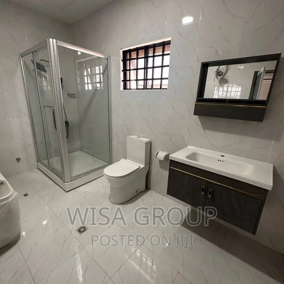 5bdrm Duplex in Wisa Groups, Accra Metropolitan for sale