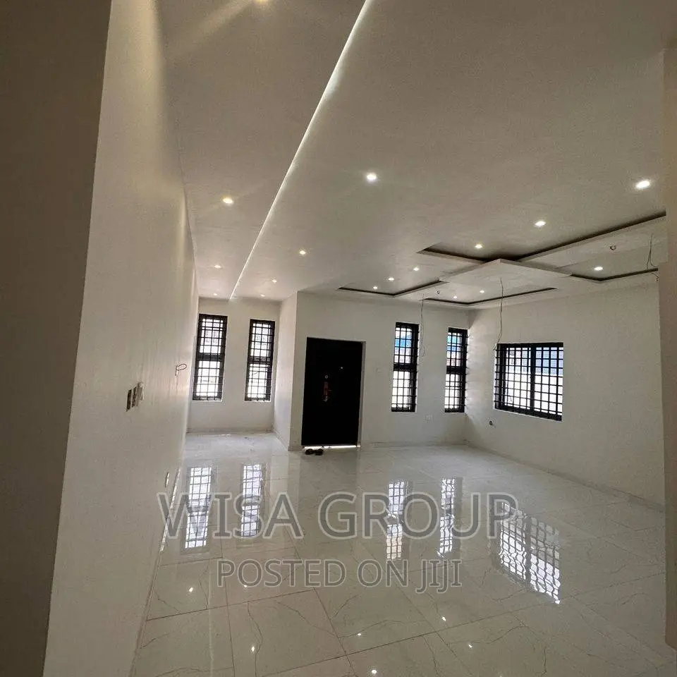 5bdrm Duplex in Wisa Groups, Accra Metropolitan for sale