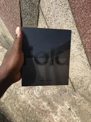 New Samsung Galaxy Z Fold4 256 GB Gold