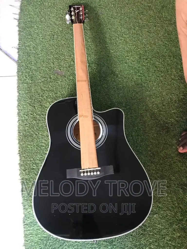 Yamaha Sleek Black Semi-Acoustic Guitar 6strings