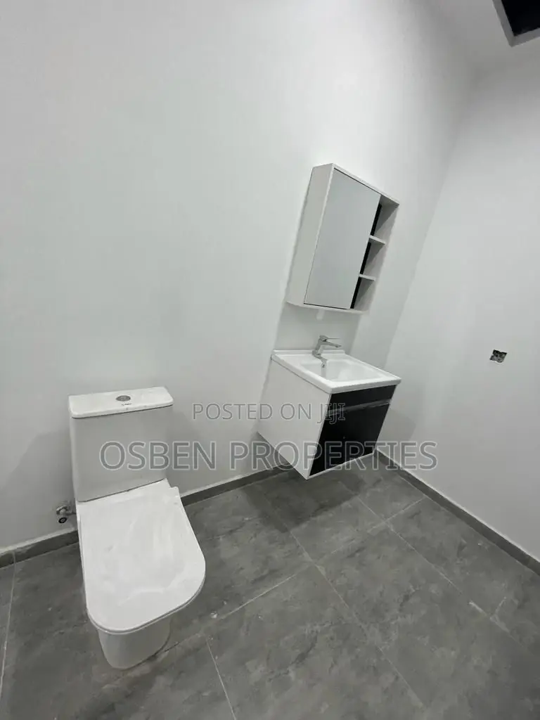 4bdrm Duplex in Pleasant Properties, East Legon for sale