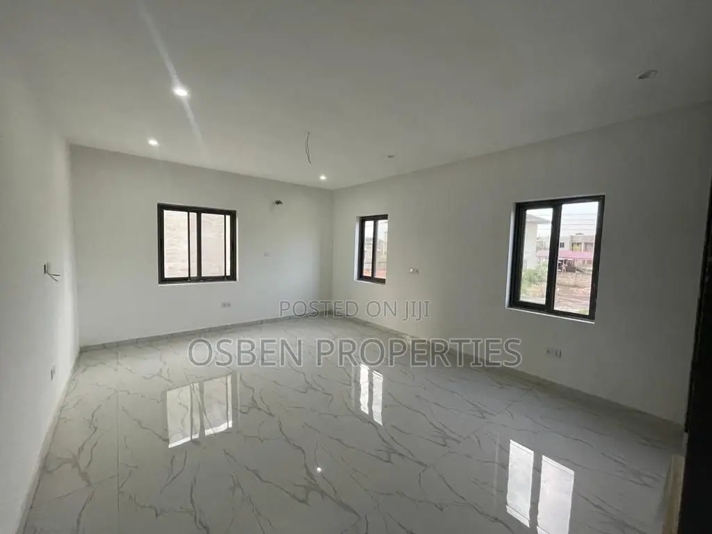 4bdrm Duplex in Pleasant Properties, East Legon for sale