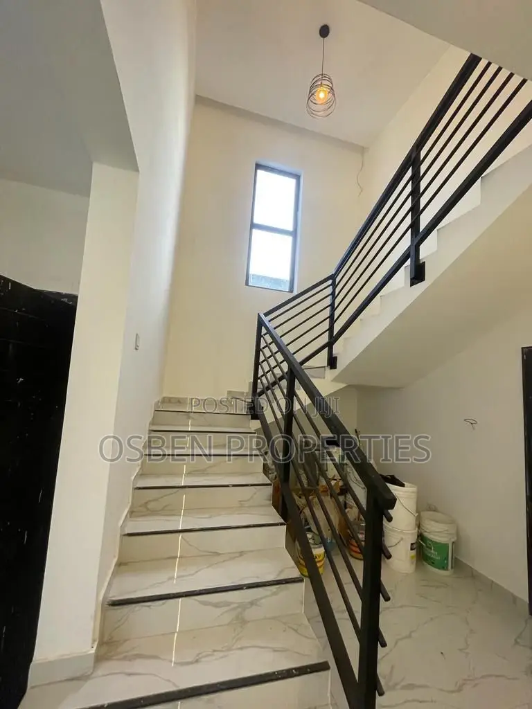 4bdrm Duplex in Pleasant Properties, East Legon for sale