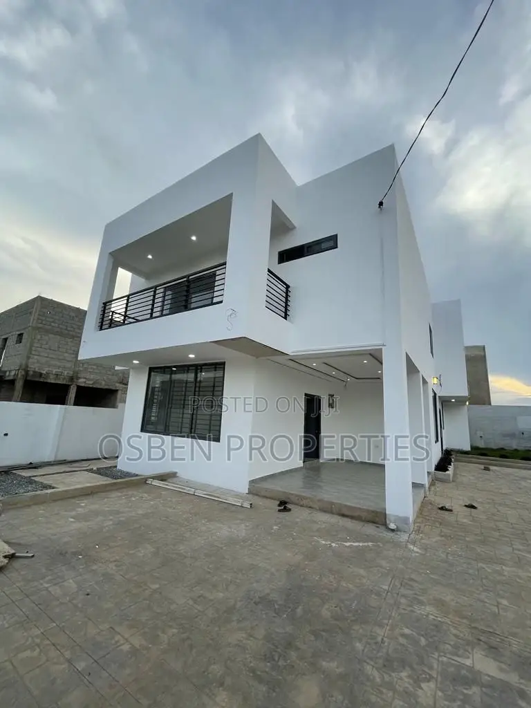 4bdrm Duplex in Pleasant Properties, East Legon for sale