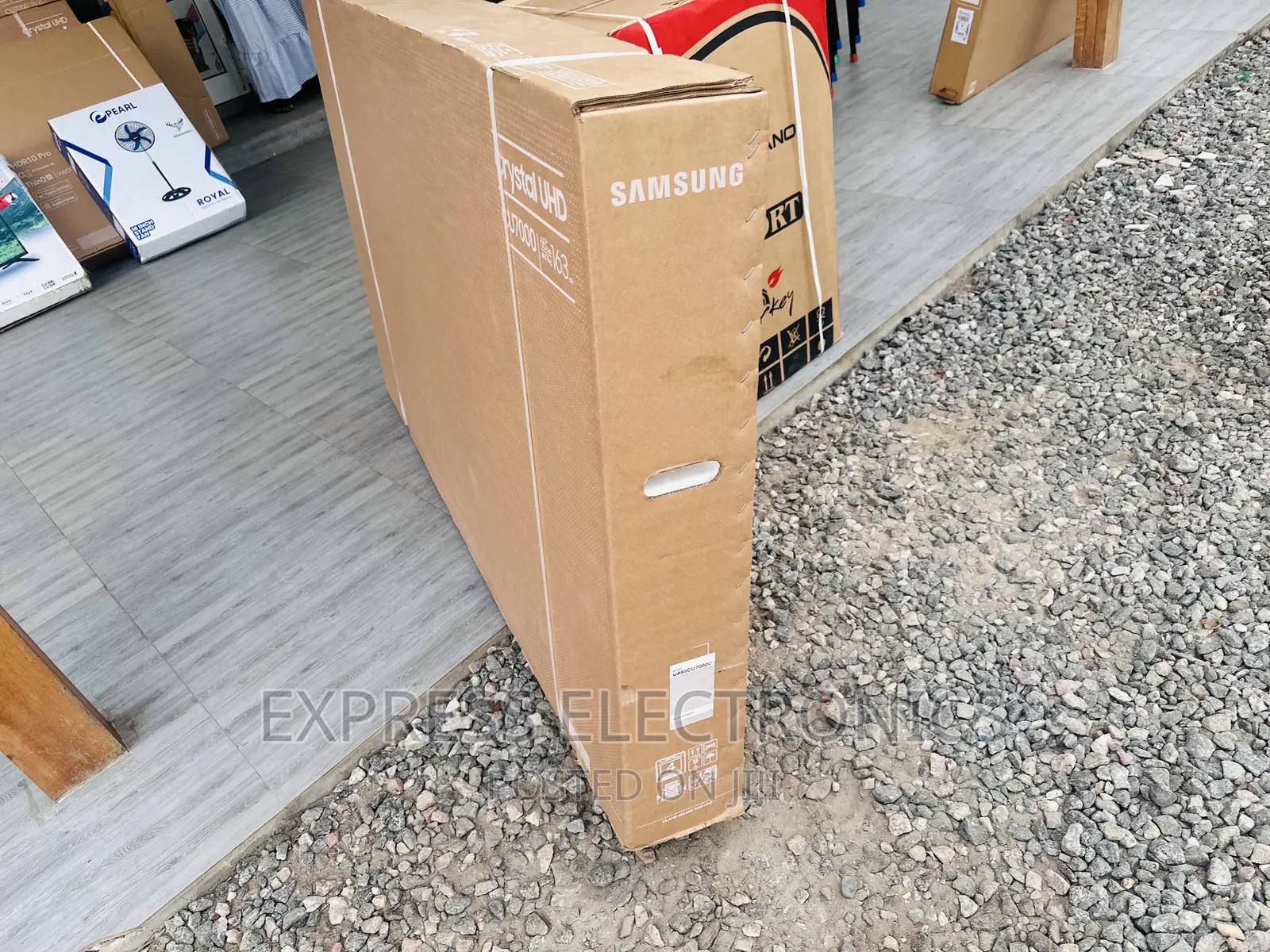 Hurry and Grab Your Slim Samsung Tv UHD Smart 65”Cu8000