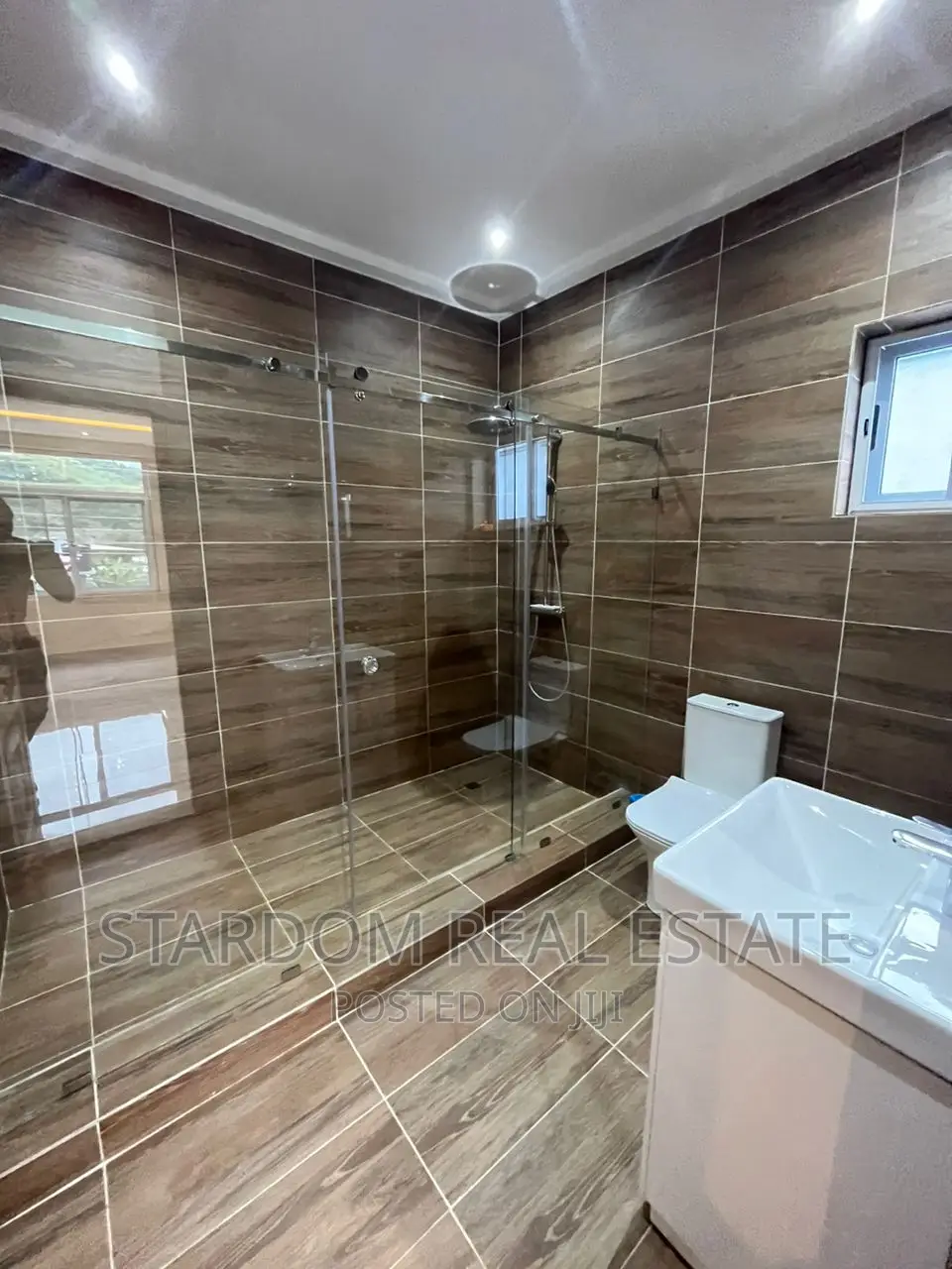 4bdrm Duplex in Oyarifa Mall Area for rent