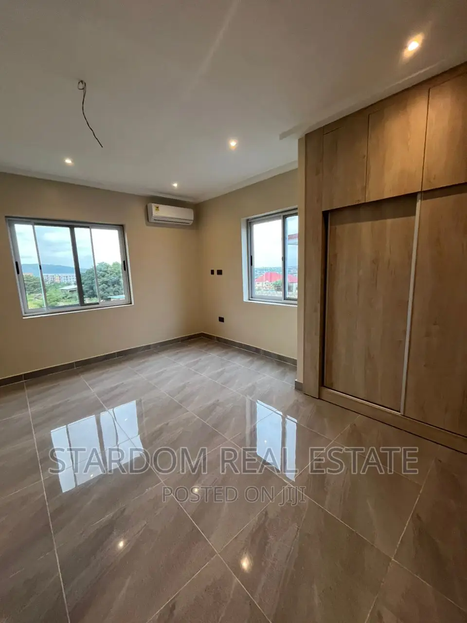 4bdrm Duplex in Oyarifa Mall Area for rent