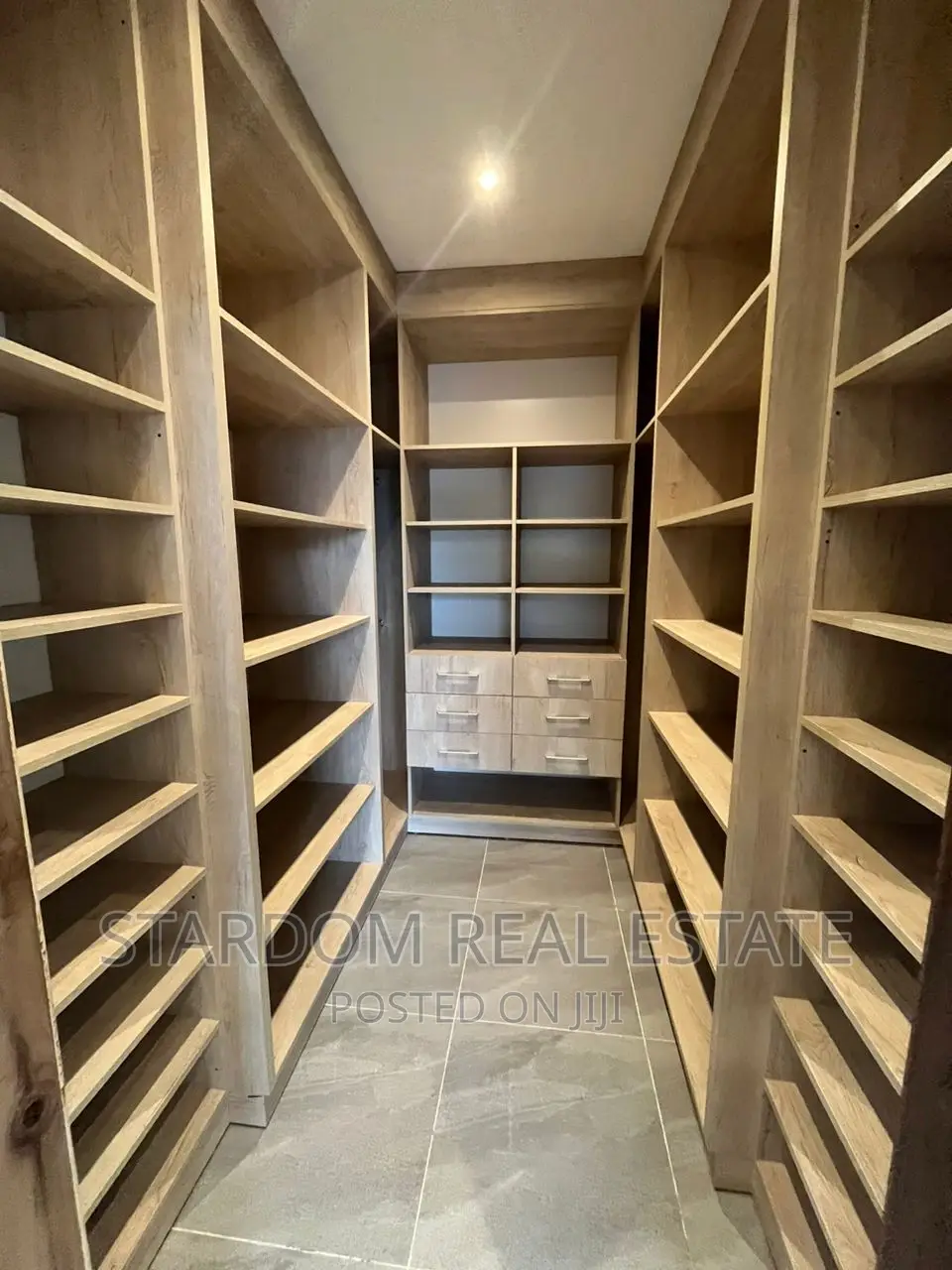 4bdrm Duplex in Oyarifa Mall Area for rent
