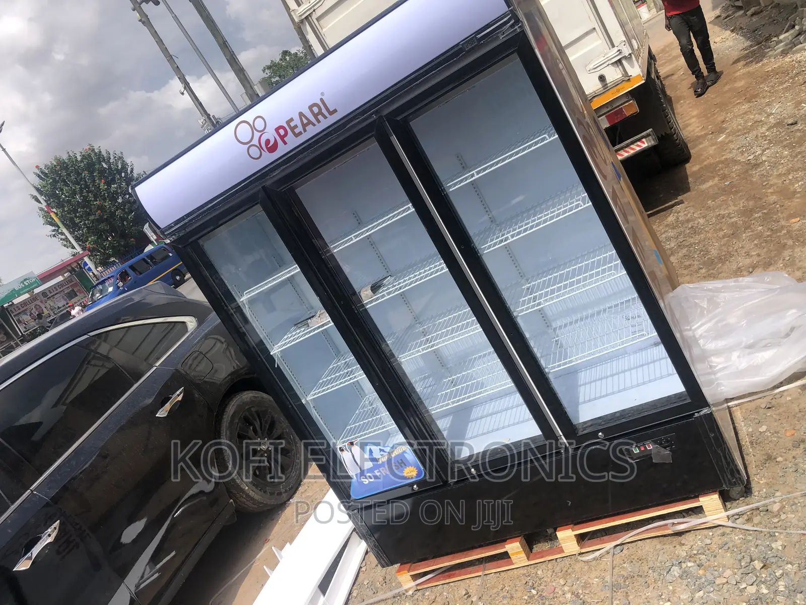 On Casters Pearl 950 Liters 3 Doors Display Fridge
